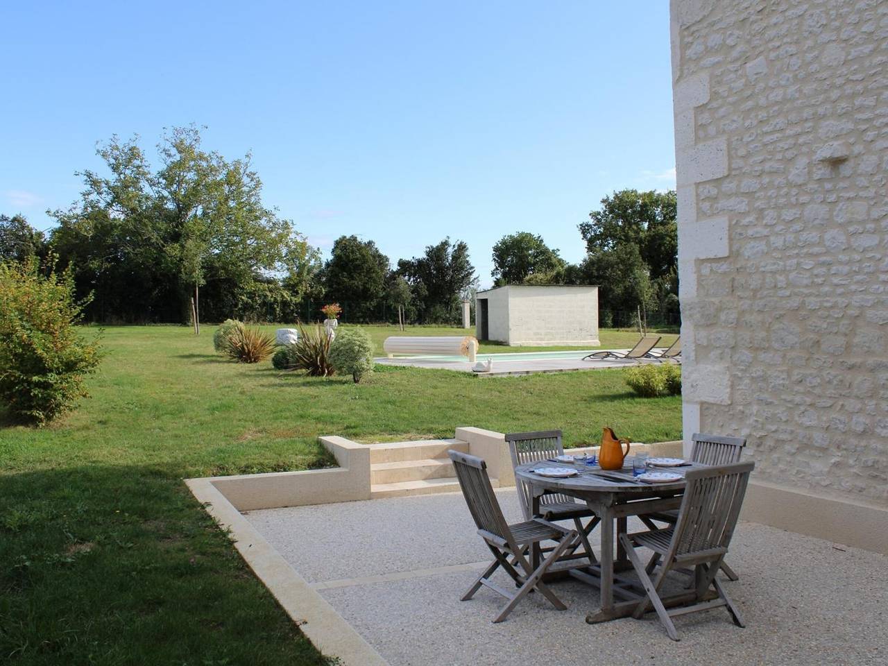 Casa Rural con Piscina Climatizada y Jardín Privado en Vars, cerca de Angulema in Charente