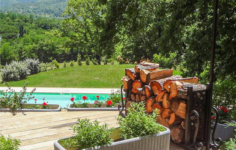 Apartamento con vistas a la montaña, aparcamiento, piscina y jardín in Dieulefit, Región de Nyons