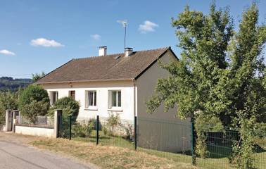 Gîte pour 6 personnes, avec terrasse à Peyrat-le-Château