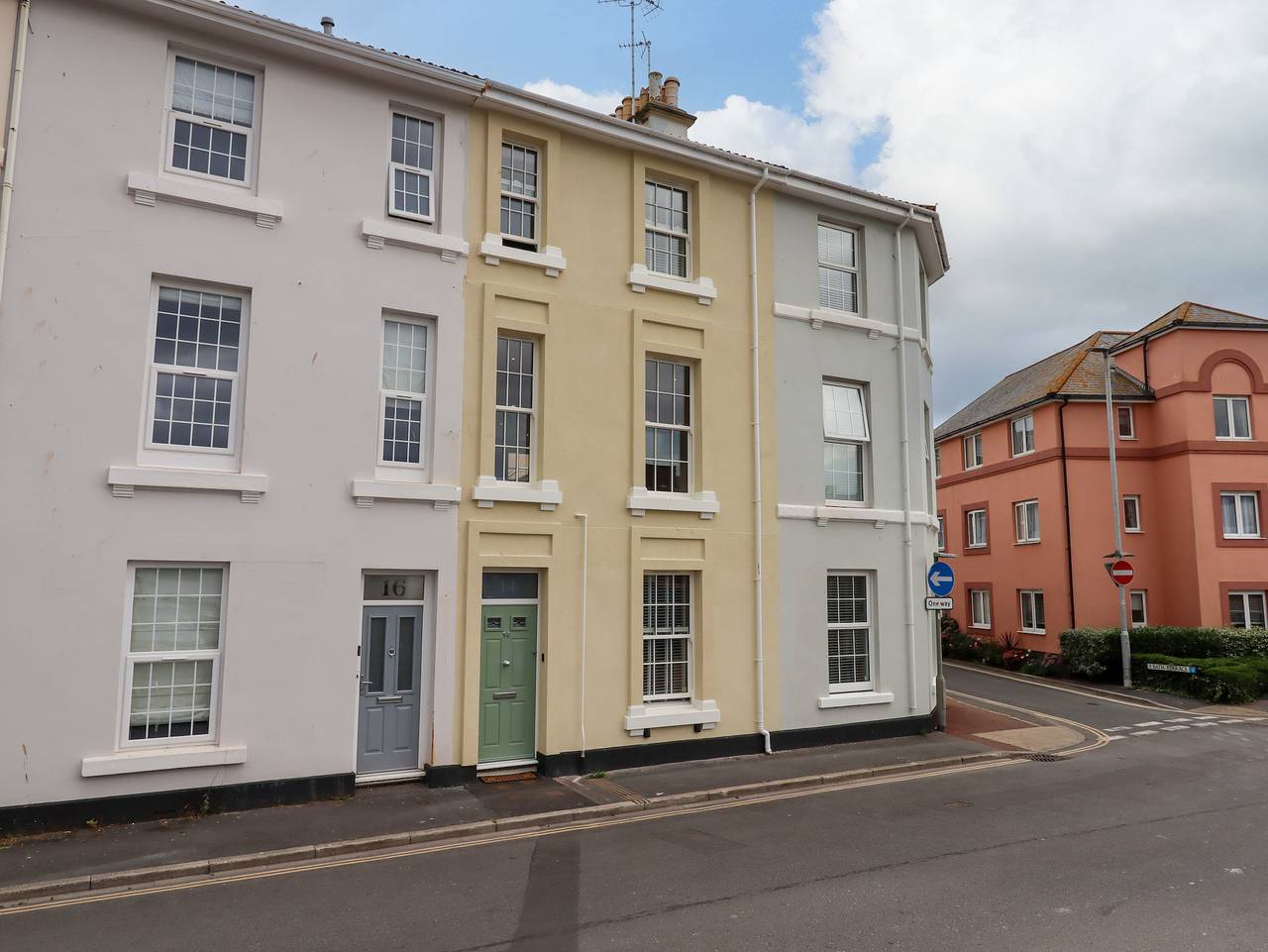 Entire apartment, 1 Sea Otter House in Teignmouth, Devon
