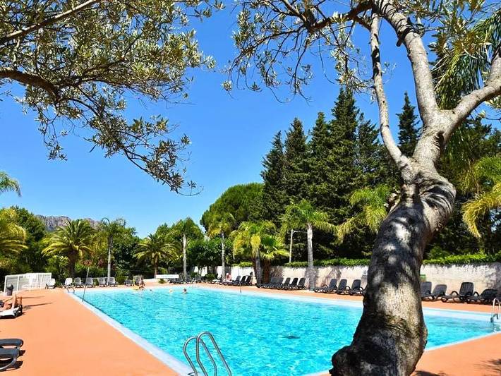 Agriturismo per 5 persone, con terrazza e piscina in Costa Azzurra