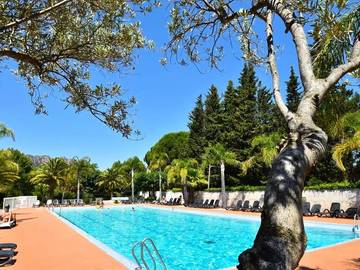 Camping pour 6 personnes, avec terrasse à Roquebrune-sur-Argens