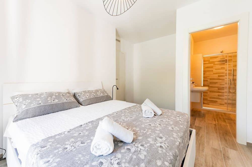 Apartamento entero, Guesthost - Seaside Exclusive Retreat with Balconies & Parking in Francavilla al Mare, Provincia de Chieti