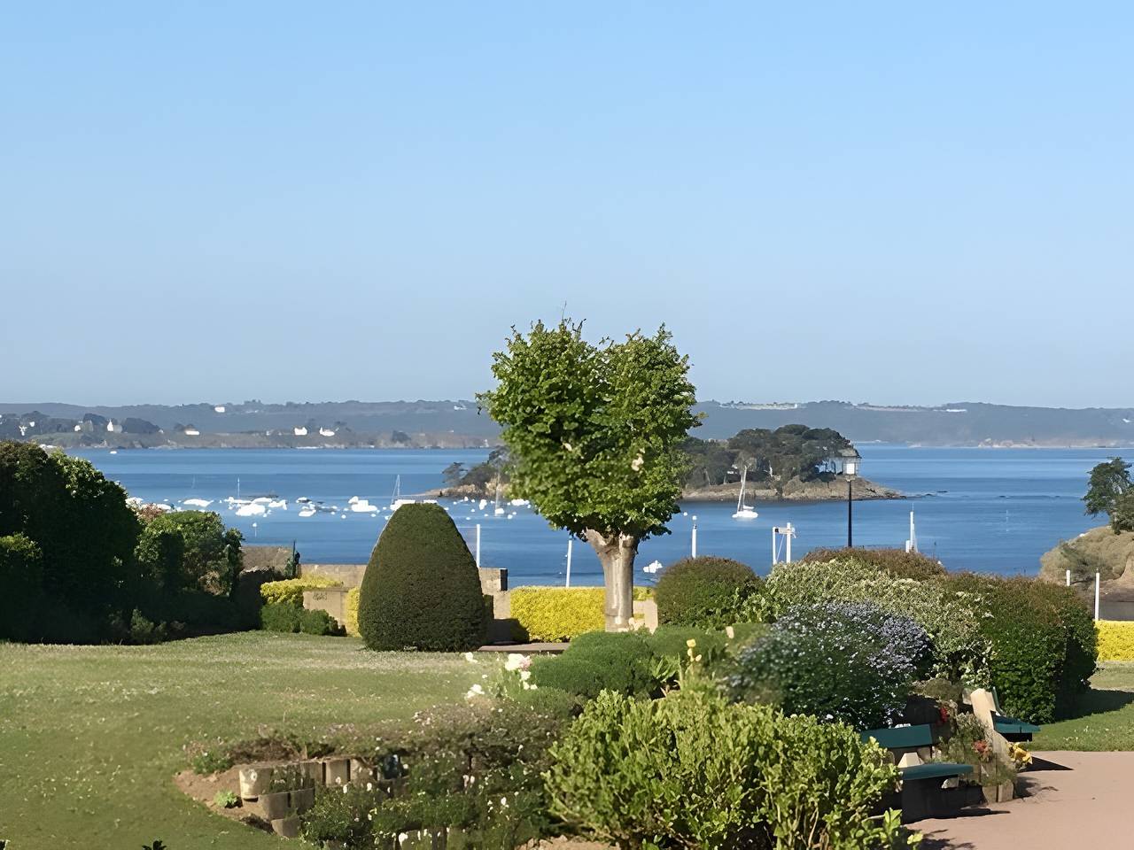 Ganze Wohnung, Apartment „Meerblick 100 m vom Strand entfernt“ mit Meerblick und Wlan in Saint-Briac-sur-Mer, Saint-Malo und Umgebung