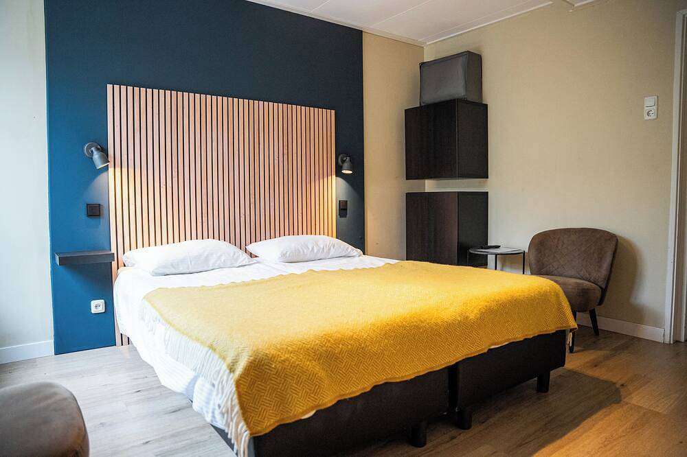 Villa op Terschelling (10 kamers met eigen badkamer). 10 min fietsen van strand. in Nederlandse waddeneilanden