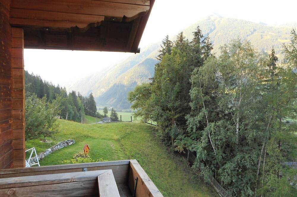 Appartamento intero, Posizione collinare con una fantastica vista panoramica su Matrei e sulle montagne, molto tranquilla! in Kals am Grossglockner, Tirolo dell'Est