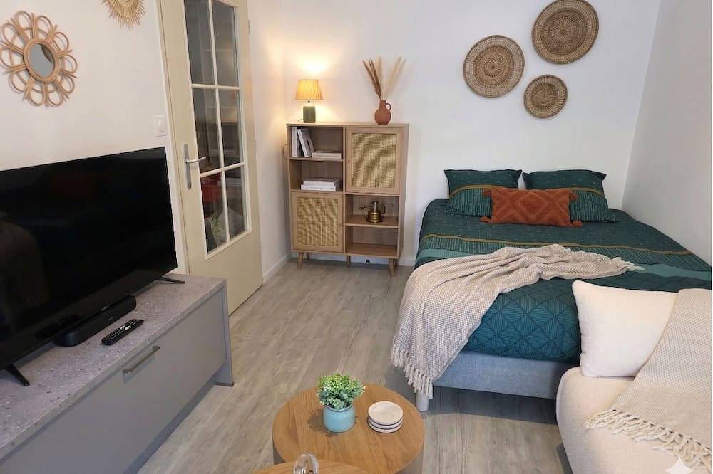 Ganze Wohnung, Le 28 : Studio - Terrace & Garden (Near Tram) in Valenciennes, Valenciennes und Umgebung