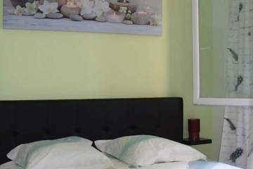 Gîte pour 2 personnes, avec jardin et terrasse à Labastide-de-Virac