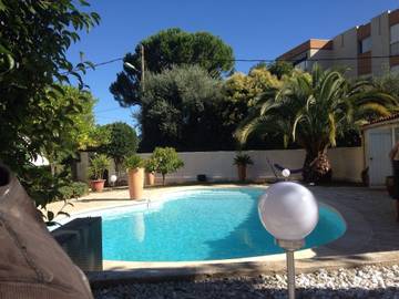 Cottage pour 5 personnes, avec terrasse et piscine à Le Cannet