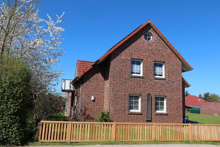 Ferienhaus für 8 Personen, mit Balkon und Terrasse sowie Garten und Sauna