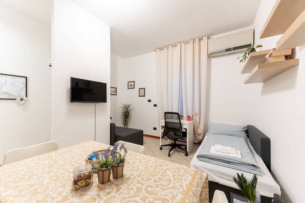 Ganze Wohnung, Holiday Apartment Brescia Centro in Brescia, Gardasee-Berge