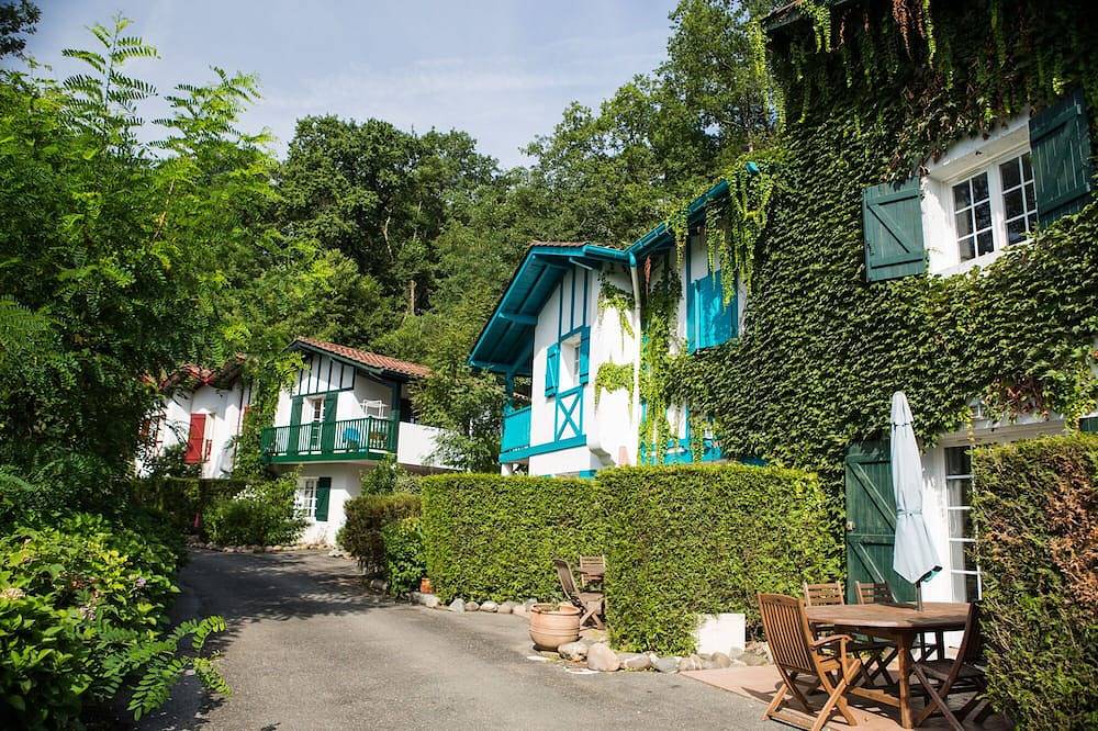 Apartamento entero, Precioso apartamento típico vasco en residencia con piscina in La Bastide-Clairence, Region de Bayona
