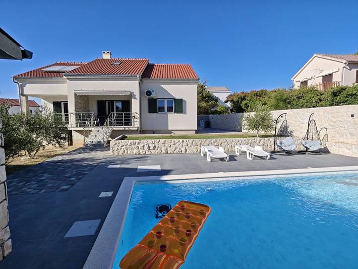 Villa für 8 Personen, mit Balkon und Terrasse sowie Garten auf Pag - 2
