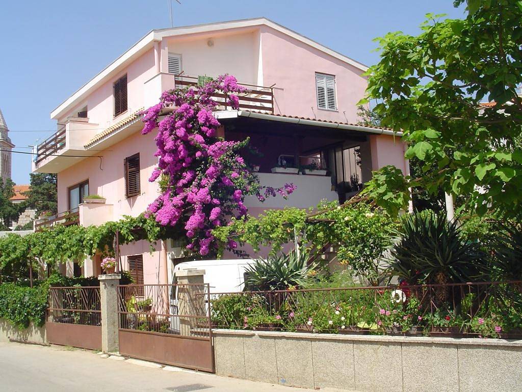 Ganze Wohnung, Ferienwohnung in Pakoštane mit Meerblick, Balkon, Klimaanlage, W-Lan (3539-1) in Pakostane, Zadar