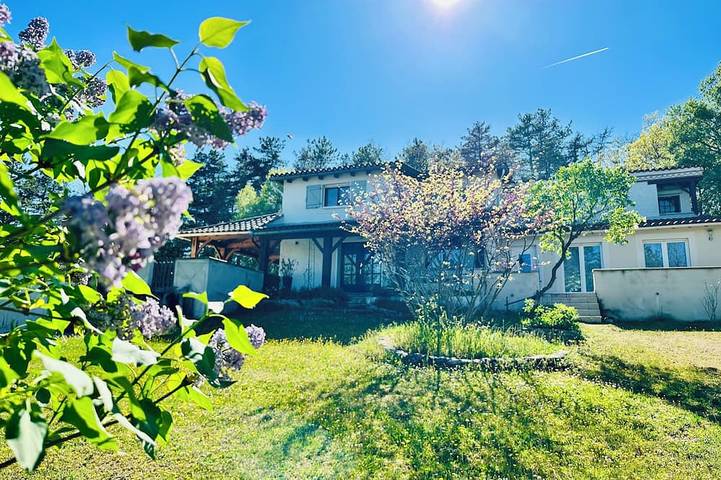 Location de vacances pour 8 personnes, avec jardin et balcon à Labastide-Marnhac
