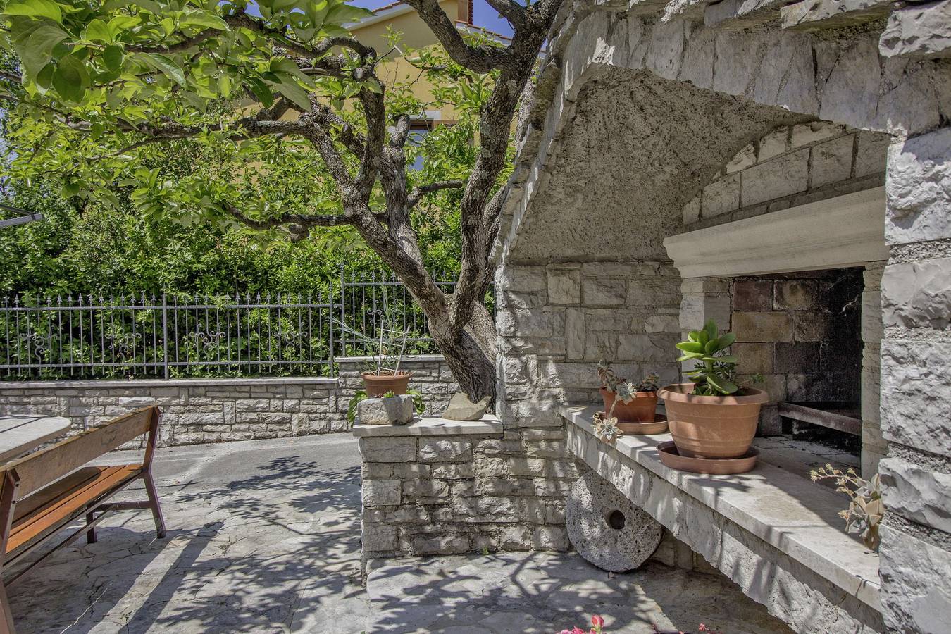 Ganze Wohnung, Lucia in Gračišće - Appartement für 4-5 Personen in Gračišće, Zentralistrien