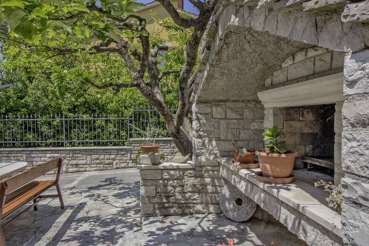 Ganze Wohnung, Lucia in Gračišće - Appartement für 4-5 Personen in Gračišće, Zentralistrien