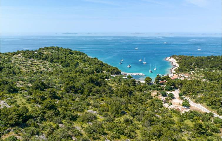 Gîte pour 6 personnes, avec terrasse dans Murter - 3
