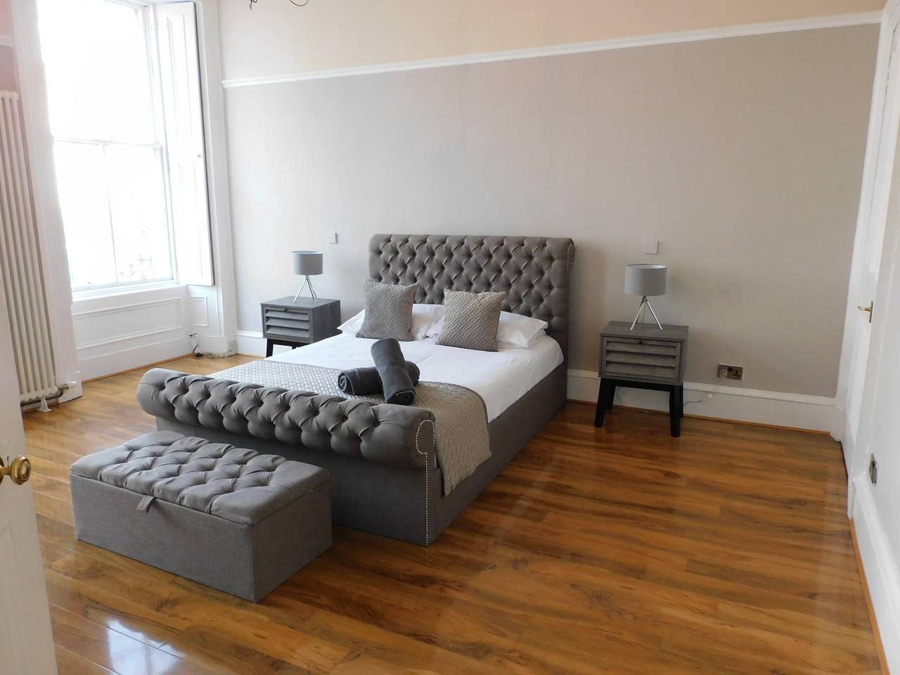 Ganze Wohnung, Stunning, spacious 3 bedroom flat in the Heart of Finnieston, private parking, close to Sec & Hydro in Glasgow, Greater Glasgow und Clyde Valley