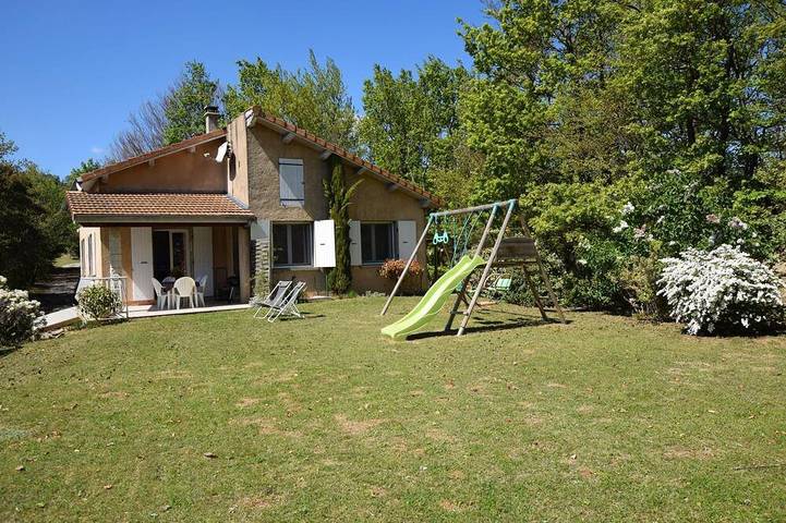 Location de vacances pour 5 personnes, avec Balcon ainsi que Terrasse et Jardin à Bathernay