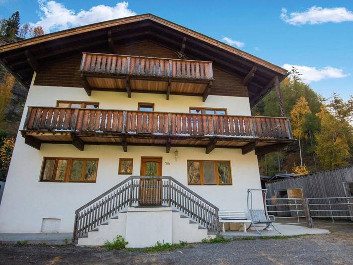 Ferienhaus für 13 Personen, mit Balkon