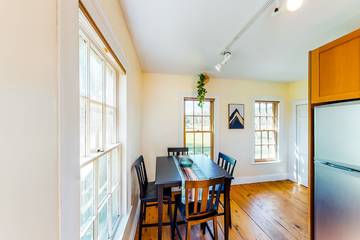 Vacation Apartment for 4 Guests in Stowe, Stowe Mountain, Picture 2