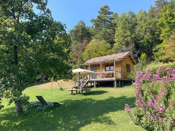 Chalet pour 2 personnes, avec jardin et jacuzzi ainsi que terrasse et piscine dans la Drôme