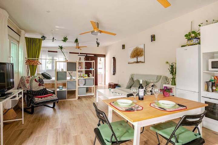 Gîte pour 4 personnes, avec piscine et jardin à Coria del Río