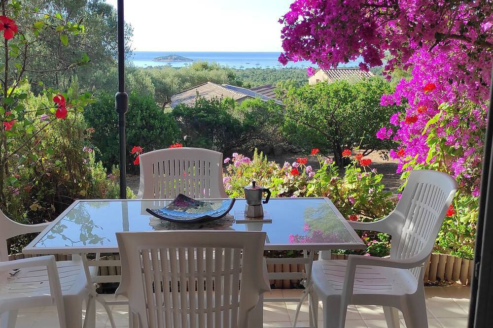 Minivilla with air conditioning,,extraordinary sea view,private closed garden. in Lecci, Sartène und Umgebung