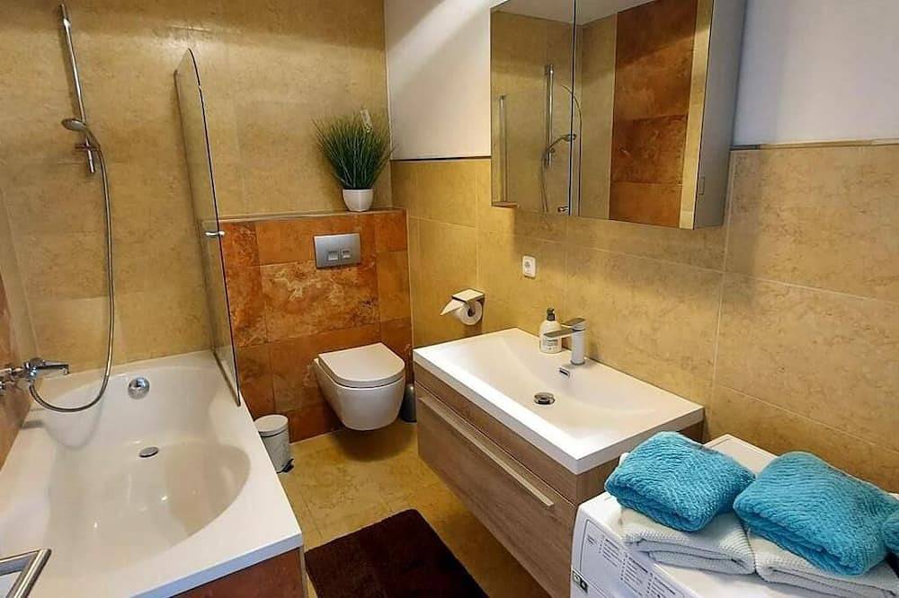 Ganze Wohnung, Moderne Ferienwohnung (45 m2) direkt am Donauufer mit kostenfreiem Wlan in Kelheim, Donaudurchbruch bei Weltenburg