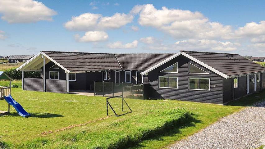 Hus för 21 Personer, med bastu samt bubbelpool och pool och terass, med husdjur i Nordjylland