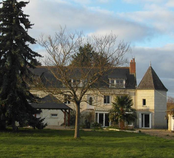 Chambre d’hôte pour 2 personnes, avec terrasse ainsi que vue et jardin à Bréhémont