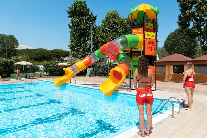 Casa vacanza per 5 persone, con Idromassaggio e Giardino nonché Piscina per bambini e Piscina a Cesenatico