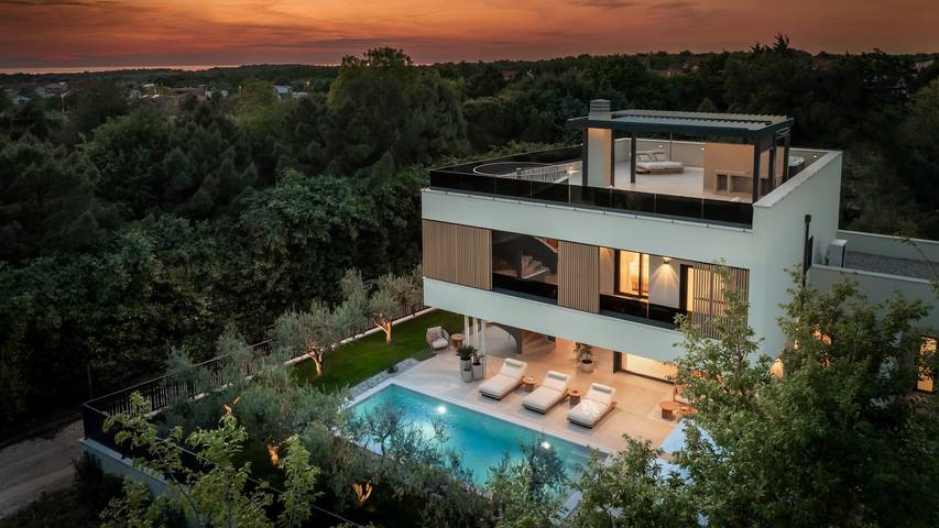 Villa per 6 persone, con piscina e sauna nonché giardino a Novigrad