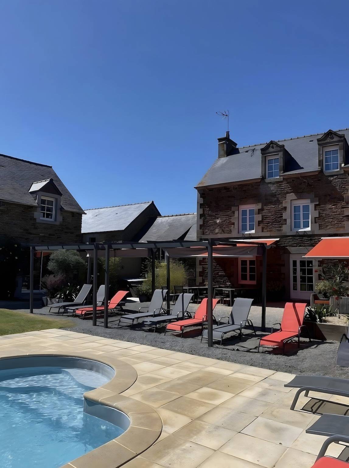 Gîte Les Hervelines con piscina privada, jardín y Wi-Fi en Pleudihen sur Rance in Pleudihen-sur-Rance, Región de Dinan