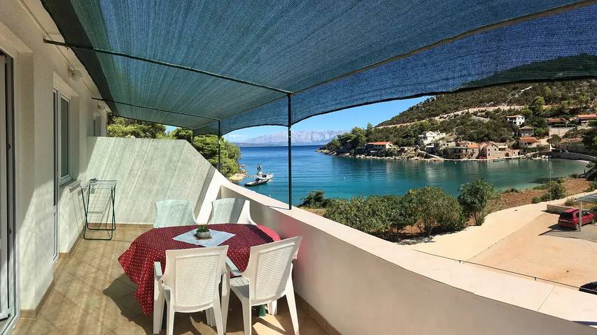 Gîte pour 4 personnes, avec terrasse à Jelsa