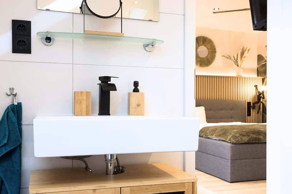 Ganze Wohnung, Baliapartment, Küche, Parkplatz, 24h Digital Checkin, Wlan 150Mbit in Hof, Oberfranken