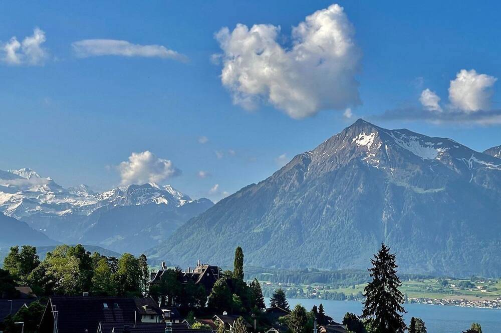 Ganze Wohnung, Schöne Ferienwohnung mit Seeblick in Hilterfingen, Thunersee