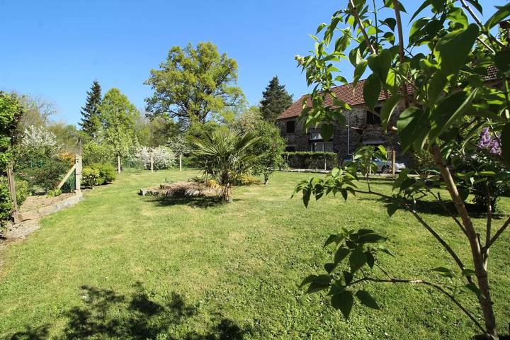Gîte pour 10 personnes, avec jardin à Arnac-la-Poste - 3