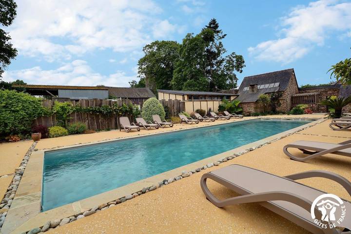 Gîte pour 4 personnes, avec Terrasse et Jardin ainsi que Piscine et Vue à Pipriac