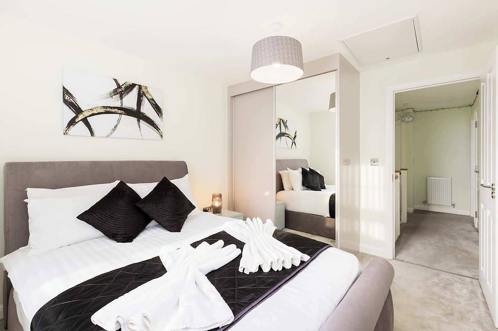 Family Home | Office, Garden & Country Park Views in Warwick, Warwickshire