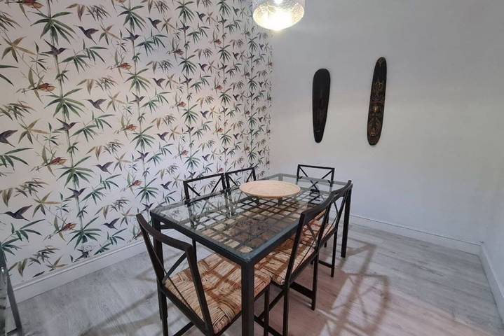 Apartamento entero, 122A Emblemática vivienda en Playa San Lorenzo in Distrito Centro (Gijón), Gijón