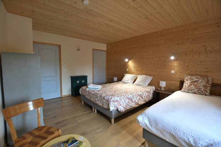 Chambre d’hôte pour 3 personnes, avec jardin et piscine dans l' Ain - 2