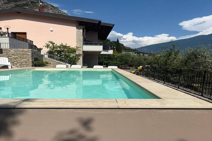 Ferienwohnung für 2 Personen, mit Balkon und Garten sowie Pool in Limone sul Garda