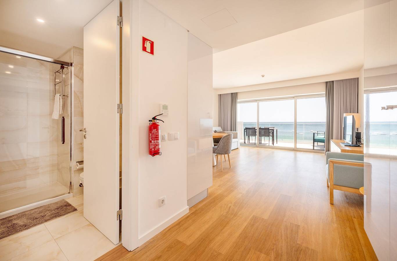 Estudio entero, Guestready - Retiro de Naufrago frente al mar 2 in Praia do Ouro, Sesimbra