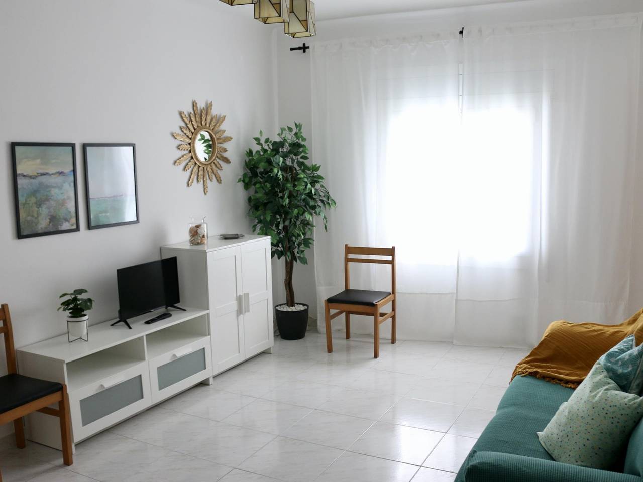 Apartamento vacacional entero, Mai. Bonito apartamento en el centro de Roses a 250m de la playa, con Wifi. in Roses Centre, Roses