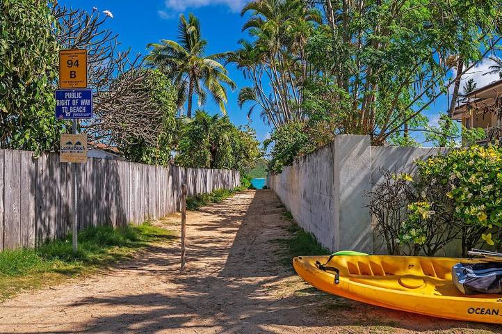 Vacation rental for 12 people, with yard and balcony in Kailua