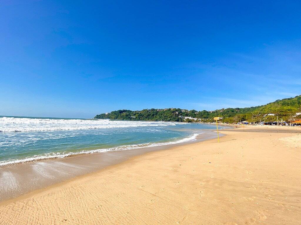 Ganze Wohnung, Apartment mit Panoramablick, Pool und zwei Parkplätze, neu in Toninhas Ubatuba, Ubatuba