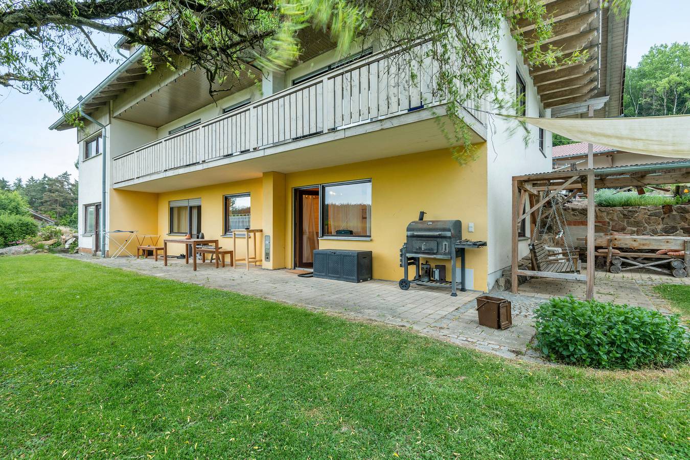 Ganze Wohnung, Ferienwohnung 'Raab' mit Gemeinschaftspool, privater Terrasse und Wi-Fi in Zandt, Ostbayern