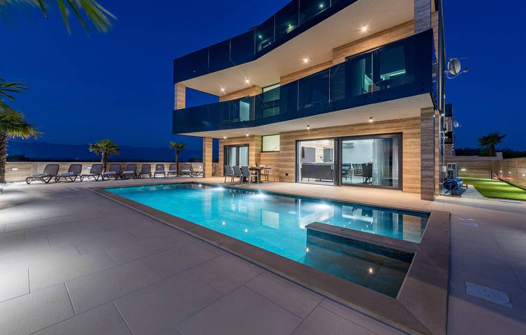 Ferienhaus für 10 Personen, mit Garten und Terrasse sowie Pool in Privlaka - 4